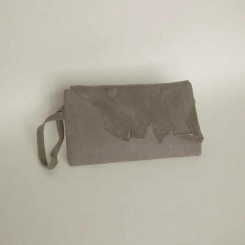 Pochette en suédine argent