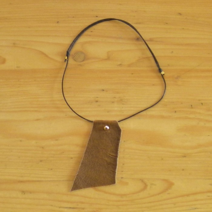 Collier en cuir brun - Suisse