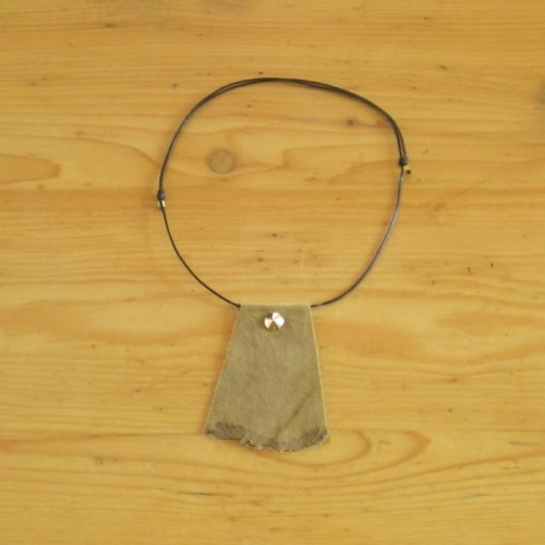 Collier kaki en daim - Nyon