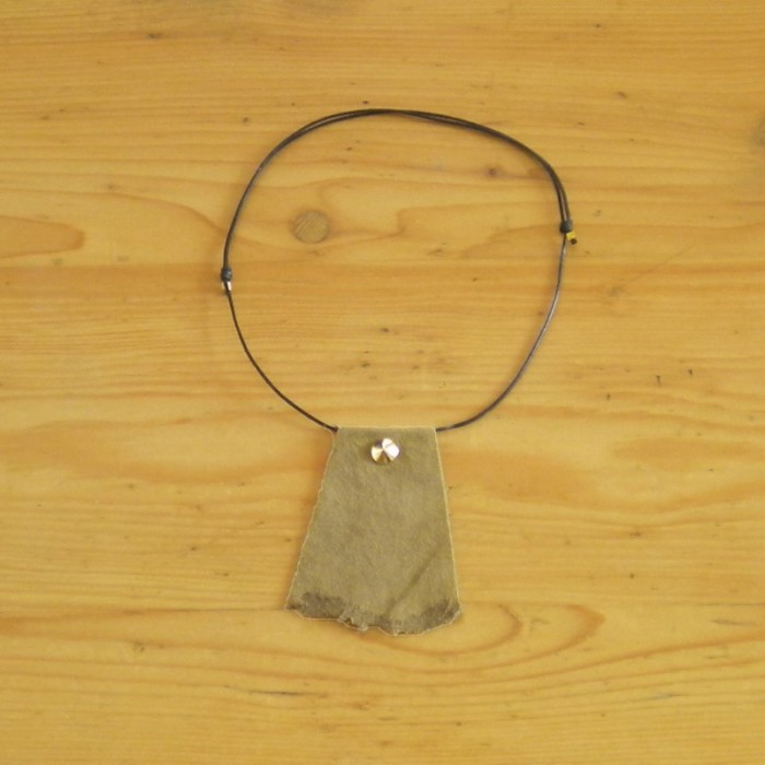 Collier kaki en daim - Nyon