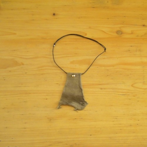 Necklace in khaki suede