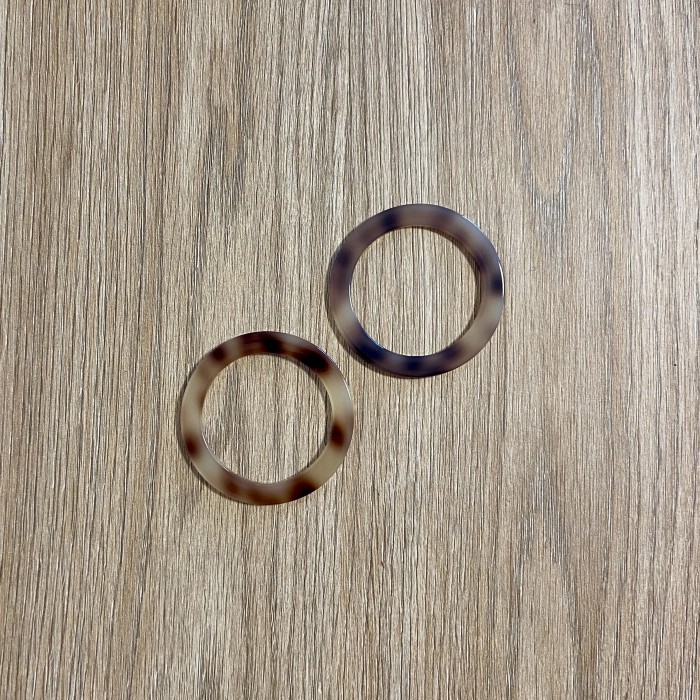 Anneau en plastique corne 40mm