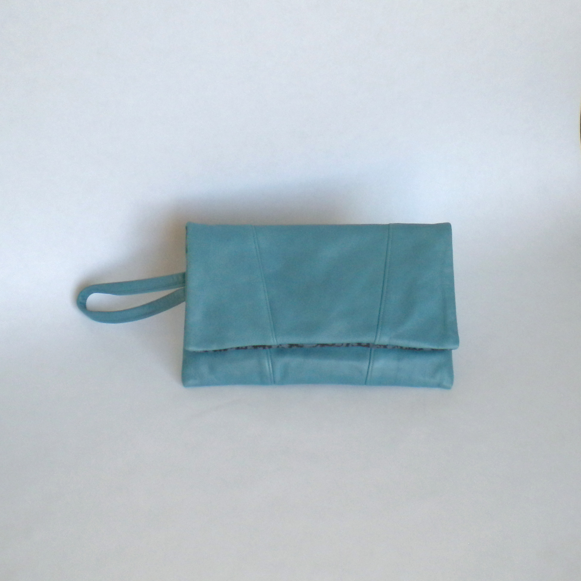  Pochette bleue en cuir 