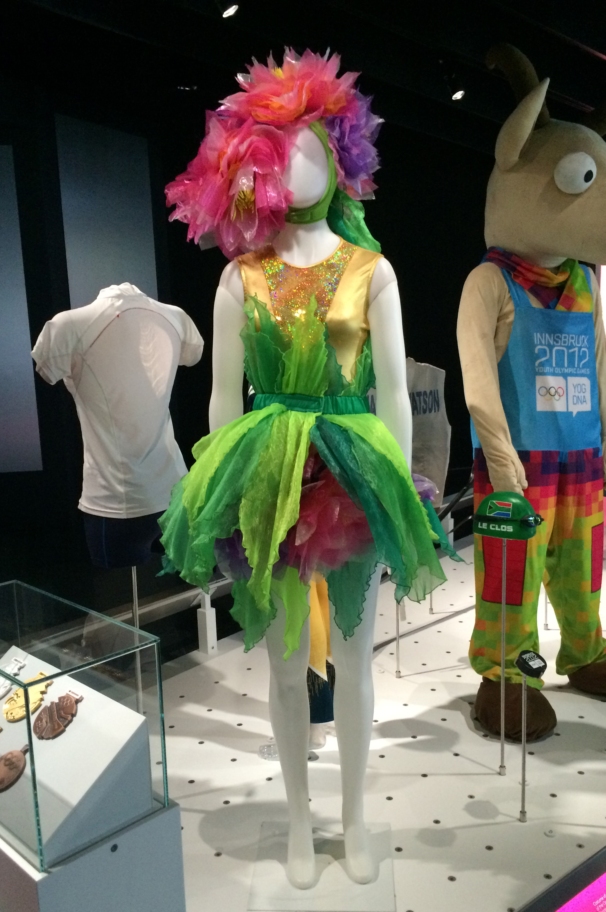  Costume d'une danseuse de la cérémonie d'ouverture, Singapour 2010