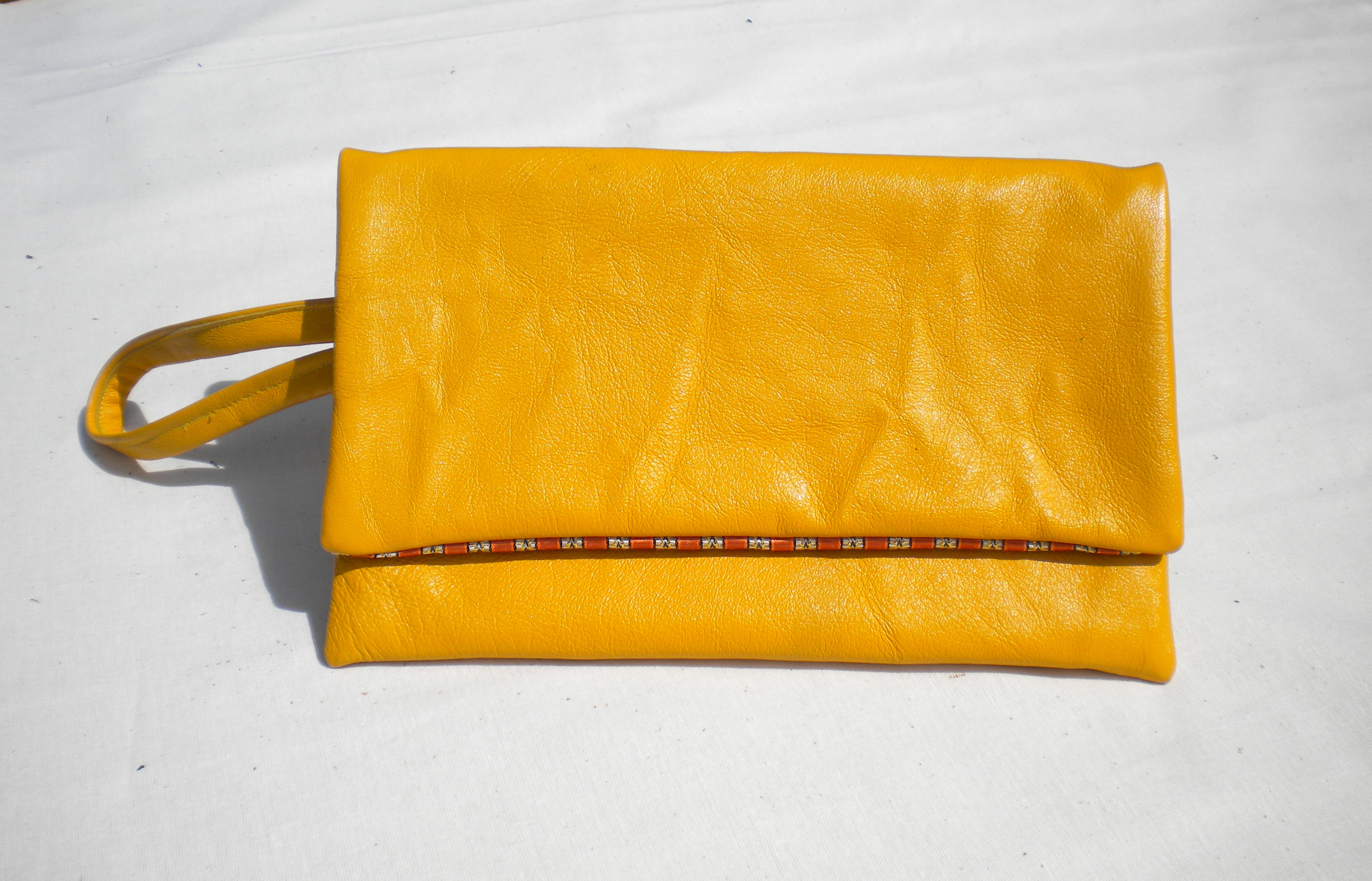  Pochette jaune en cuir