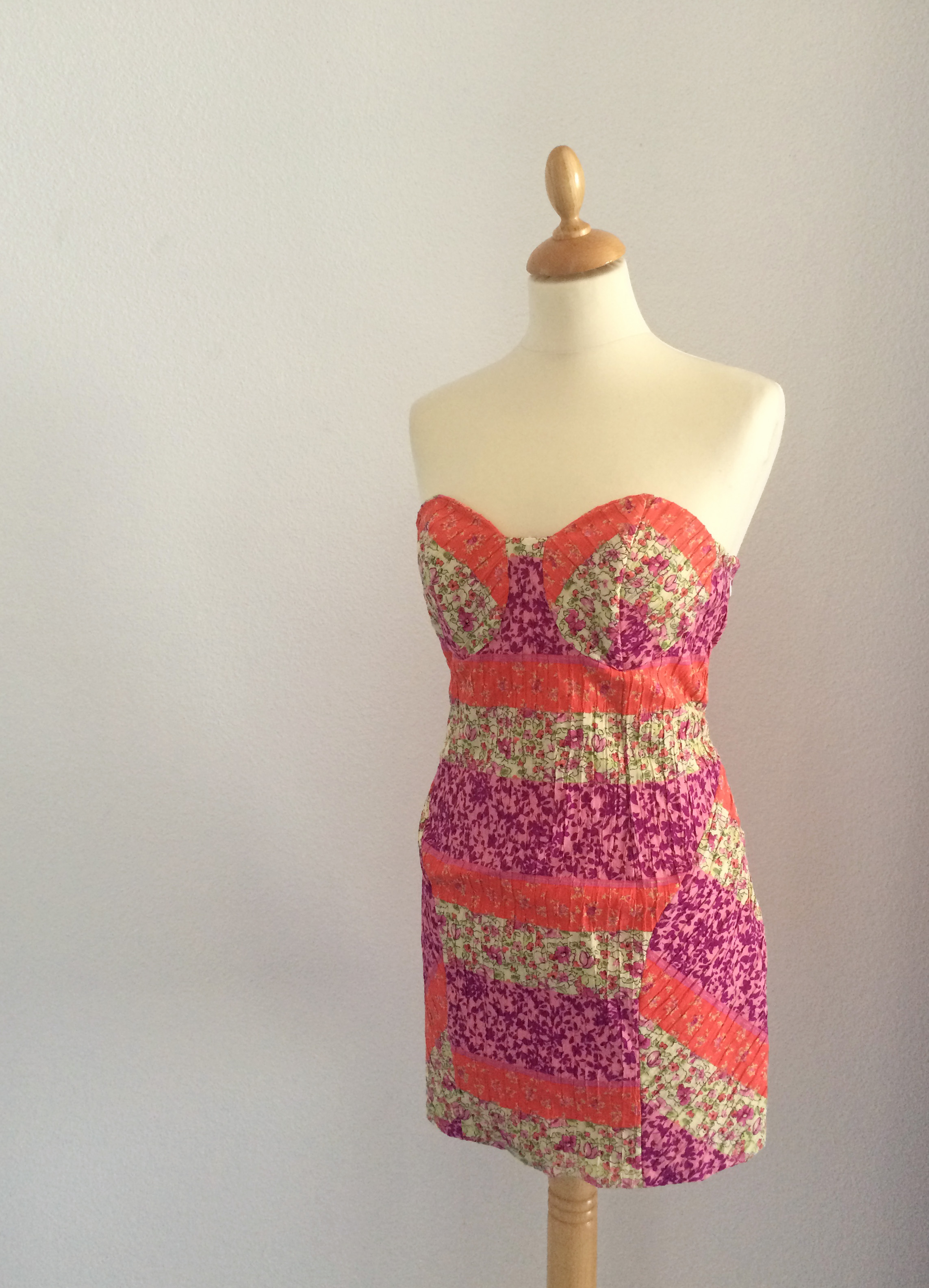  Strapless salmon dress