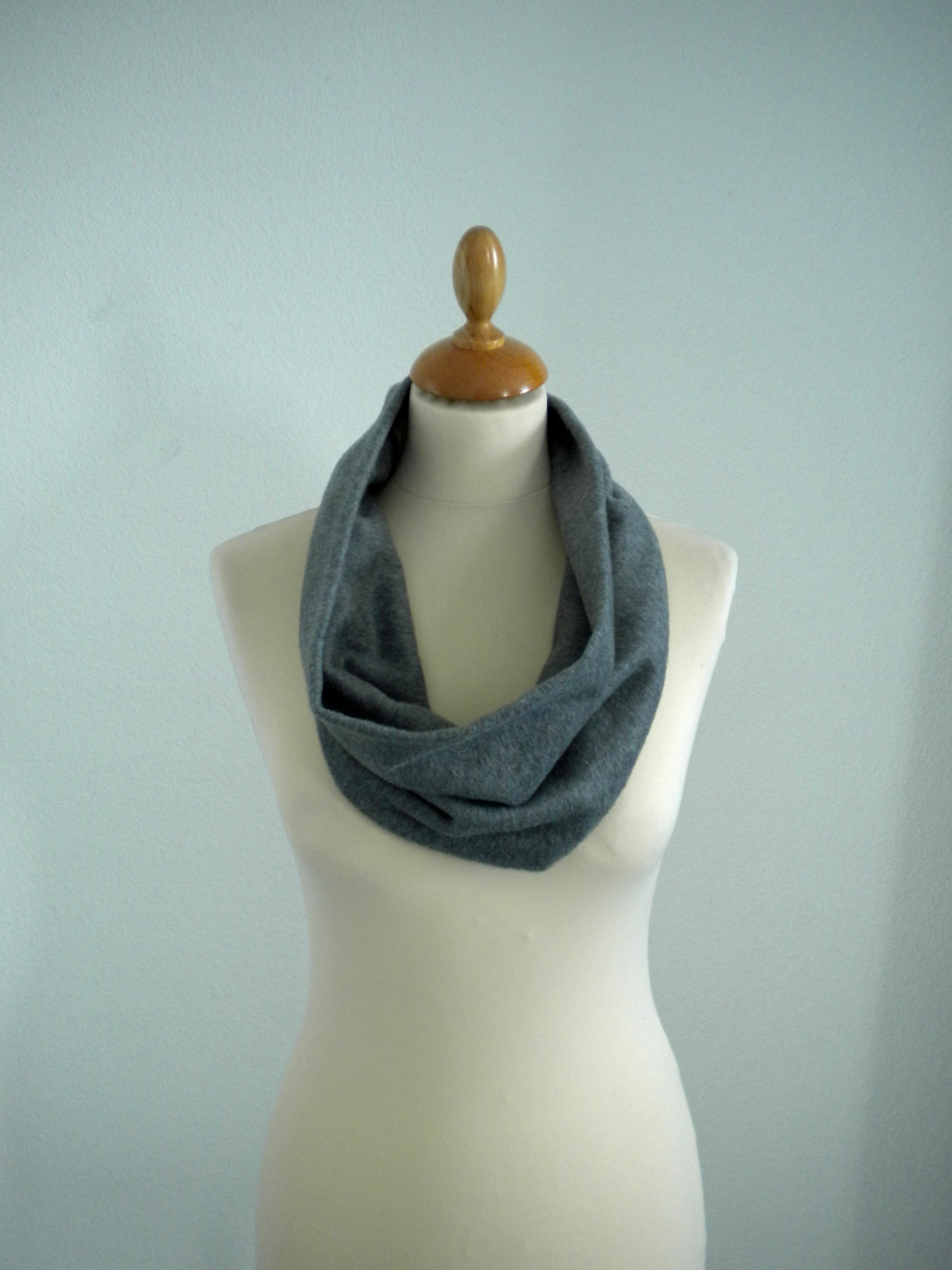 Cashmere grey snood made by Opian Geneva