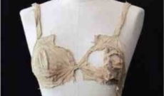 le plus vieux soutien-gorge du monde